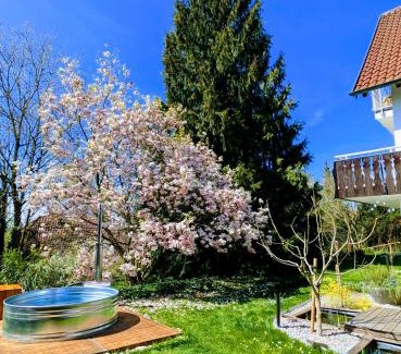 Neufrach Apartment | Ruhestifter-Salem mit Aromasauna und Hot Tub