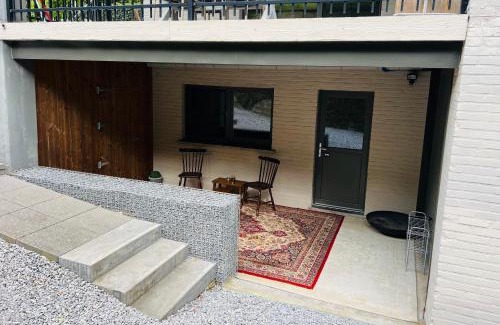 Genk House | Ruime suite met privé ingang en badkamer