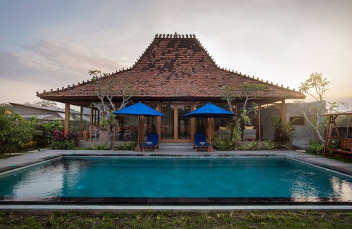 Mengwi Villa | Rumah Tyang Mengwi: located in the midst of a rice paddy — just north of Canggu!