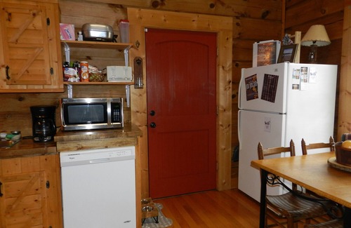 Wilson Creek Cabin | Rumples Retreat at Highland Hideaways - Arcade - Private Drive-in Theater
