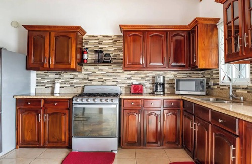 Runaway Bay Apartment | Runaway Bay Gem Villa
