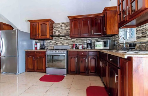 Runaway Bay Apartment | Runaway Bay Gem Villa