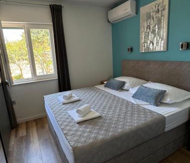 Vinisce House | Rural home Basin dvor with jacuzzi