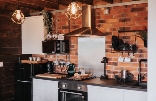 Knott End-on-Sea Cabin | Rural Hot Tub Staycation - mountain views (pet friendly!)