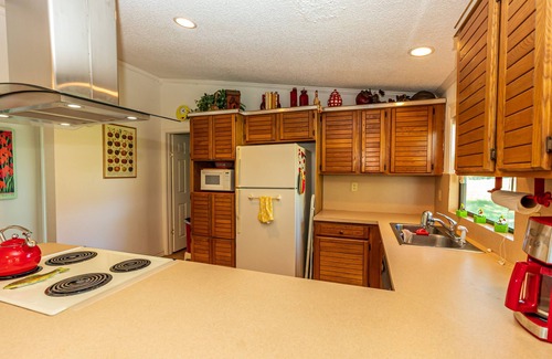 Buffalo House | Rural Retreat with Private Pond, ATV Trails and Event Space