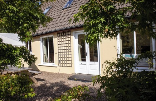 Kenmare House | Rusheens Cottage. Charming comfortable cottage with sauna in peaceful valley.