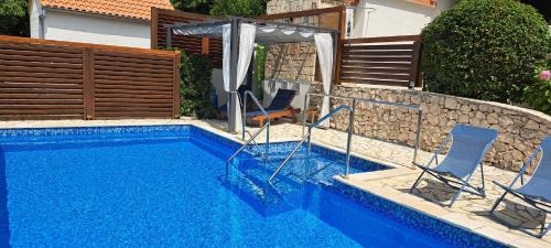 Razanac Apartment | Rustic Apartment Mariva