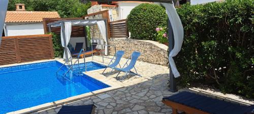 Razanac Apartment | Rustic Apartment Mariva