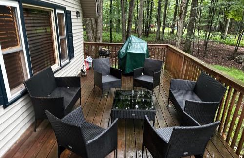 Pocono Lake House | Rustic Arrowhead Lodge