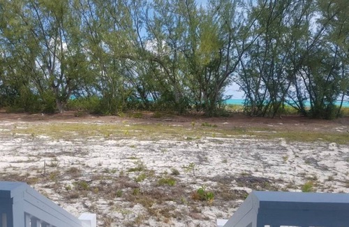 Middle Caicos Cottage | Rustic Beachfront Escape in Bambarra