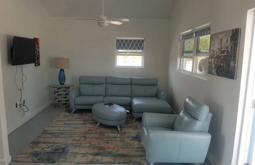 Middle Caicos Cottage | Rustic Beachfront Escape in Bambarra