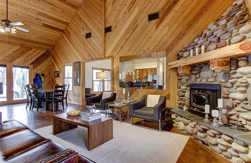 Chico House | Rustic, Beautifully Appointed Cabin in Oak Studded Privacy