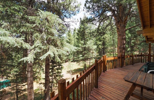 Beaver Cabin | Rustic Cabin 5 min from Lakes. Sleeps 12. Snowmobilers Dream