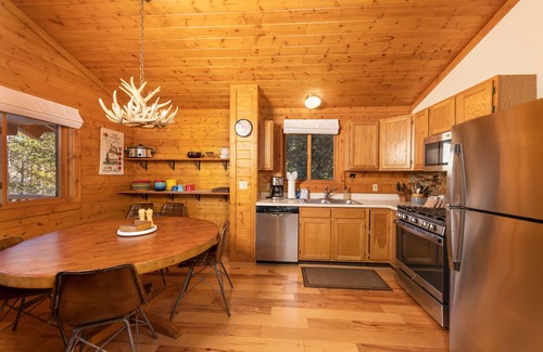 Summit Cove House | Rustic Cabin in the Mountains, Minutes to Keystone Resort