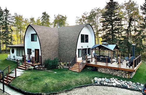 Sherwood Park Cabin | Rustic Cabin with glamour. Private, mature trees & close to provincial park