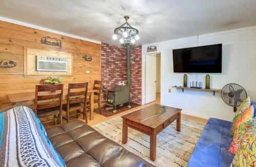 Pinehurst House | Rustic Cabin with Patio 8 Mi to Kings Canyon Park