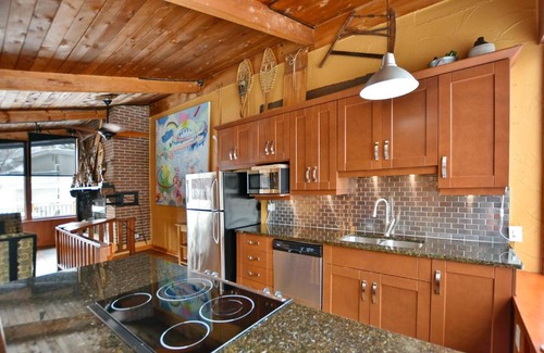 The Blue Mountains Ski Chalet | Rustic Chalet, Near the Village, Indoor Sauna, BBQ Patio