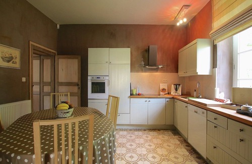 Latour House | Rustic Charm, Modern Comfort