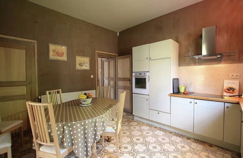 Latour House | Rustic Charm, Modern Comfort