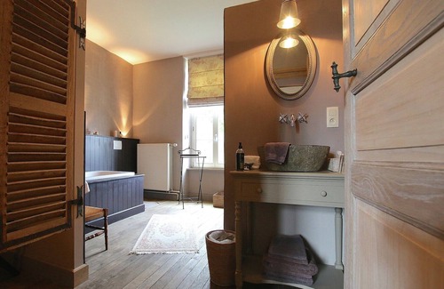 Latour House | Rustic Charm, Modern Comfort