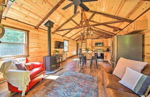 Sandpoint Cottage | Rustic-chic Woodland Hideaway w/Hot Tub!