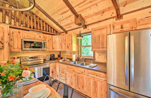 Sandpoint Cottage | Rustic-chic Woodland Hideaway w/Hot Tub!