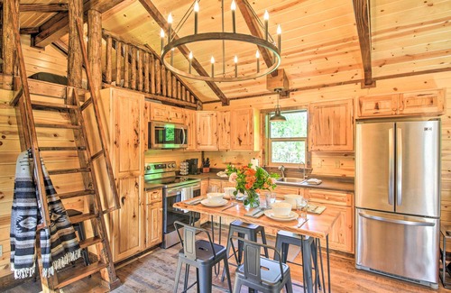 Sandpoint Cottage | Rustic-chic Woodland Hideaway w/Hot Tub!