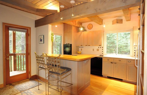 Alyeska House | Rustic comtemporary custom chalet 1/2 mile from ski resort