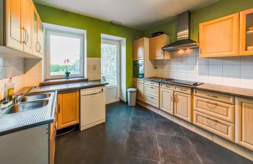 Ambly House | Rustic Estate with Sauna