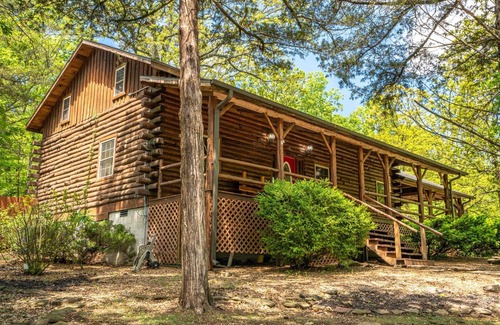 Branson House | Rustic Hideaway! Close to Branson Landing!