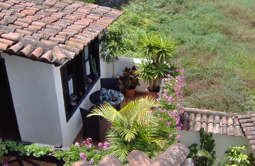 El Guincho Apartment | Rustic holiday home with balcony and sea view