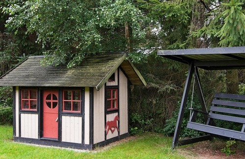 Farvang House | Rustic Holiday Home in Farvang with Terrace