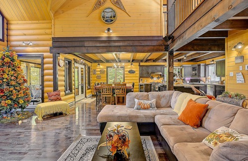 St-Adolphe-d'Howard Cabin | Rustic, luxurious lakeside chalet