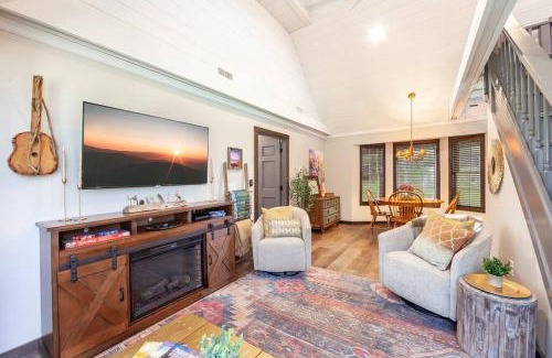 Wears Valley House | Rustic Modern Getaway - Mtn View - Creek - Hammock - Rest