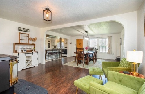 Milton-Freewater Other | Rustic modern farmhouse. Enjoy the peace and privacy of Uribe farm.