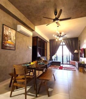 Malacca City Apartment | Rustic Retreat 3R2B Infinity Pool/Wifi/Jonker 8min