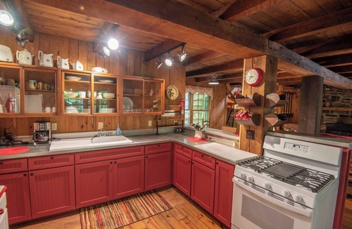 Warrensville Cabin | Rustic Retreat - Wood Burning Fireplace - Short Drive To New River - 20 Min to WJ