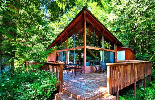 Baring House | Rustic River Paradise - 1 Bed 2 Bath Vacation home in Baring