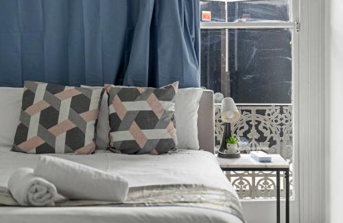 Kensington House | Rustic Single Room - Central Spot in Kensington - Shared Bathroom