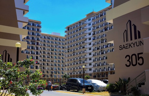 Lapu-Lapu Apartment | Rustic Studio w/Balcony, Large Pool, and 7/11 Store near Mactan Airport