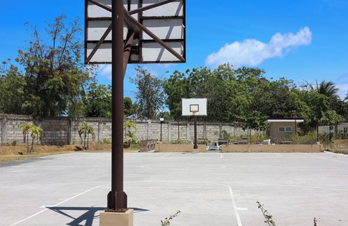 Lapu-Lapu Apartment | Rustic Studio w/Balcony, Large Pool, and 7/11 Store near Mactan Airport