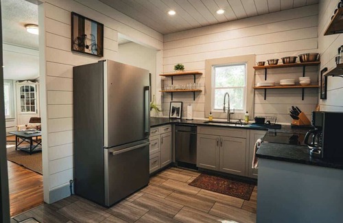 Catawba Cabin | Rustic Trailside Cabin: Near McAfee Knob, Roanoke