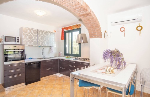 Cala Liberotto Villa | Rustic Villa, Air Conditioning and Beautiful Garden