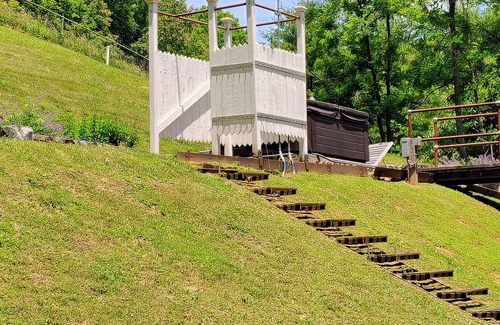 Marshall Cabin | Rustic yet stylish Loft Cabin w/hot tub & outdoor shower. No Cleaning Fee.
