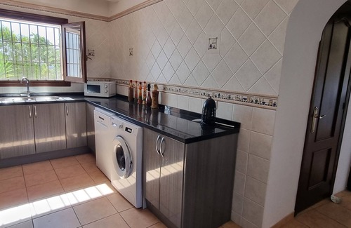 Los Alias Cottage | Rustig Landelijk Verblijf, Dicht bij de Zee, Nieuw Privézwembad, Bergzicht