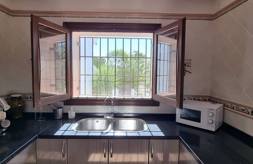 Los Alias Cottage | Rustig Landelijk Verblijf, Dicht bij de Zee, Nieuw Privézwembad, Bergzicht