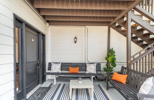Rutledge Hill House | Rutledge After Dark - Walk to Broadway & The Gulch