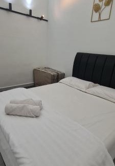 Kota Tinggi House | RuzZana Signature Stay Semi-D Corner Lot-BBQ,Wifi,6-8pack