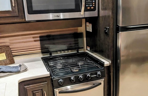 Hardy House | RV on 25 acre Farm on the Spring River