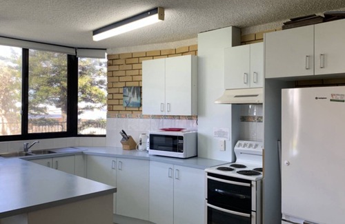 Kings Beach Apartment | RYSON UNIT 1 - A well presented, comfortably furnished 2 bedroom ensuite unit with a relaxing charm,